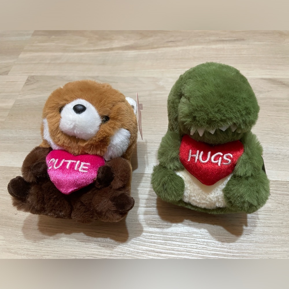 NWT- Set of 2 Cute Valentines Stuffed Raccoon & Alligator with Hearts.